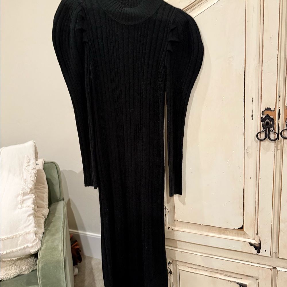 Sweater midi dress. Black medium